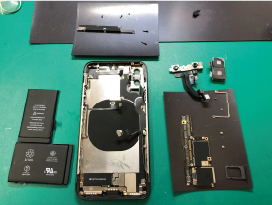 分解されたiPhone